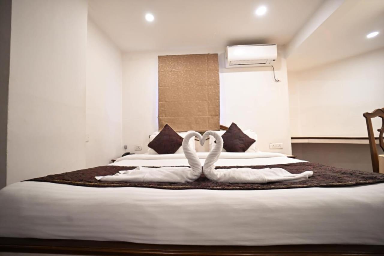 Hotel Prag Continental Guwahati Exterior foto