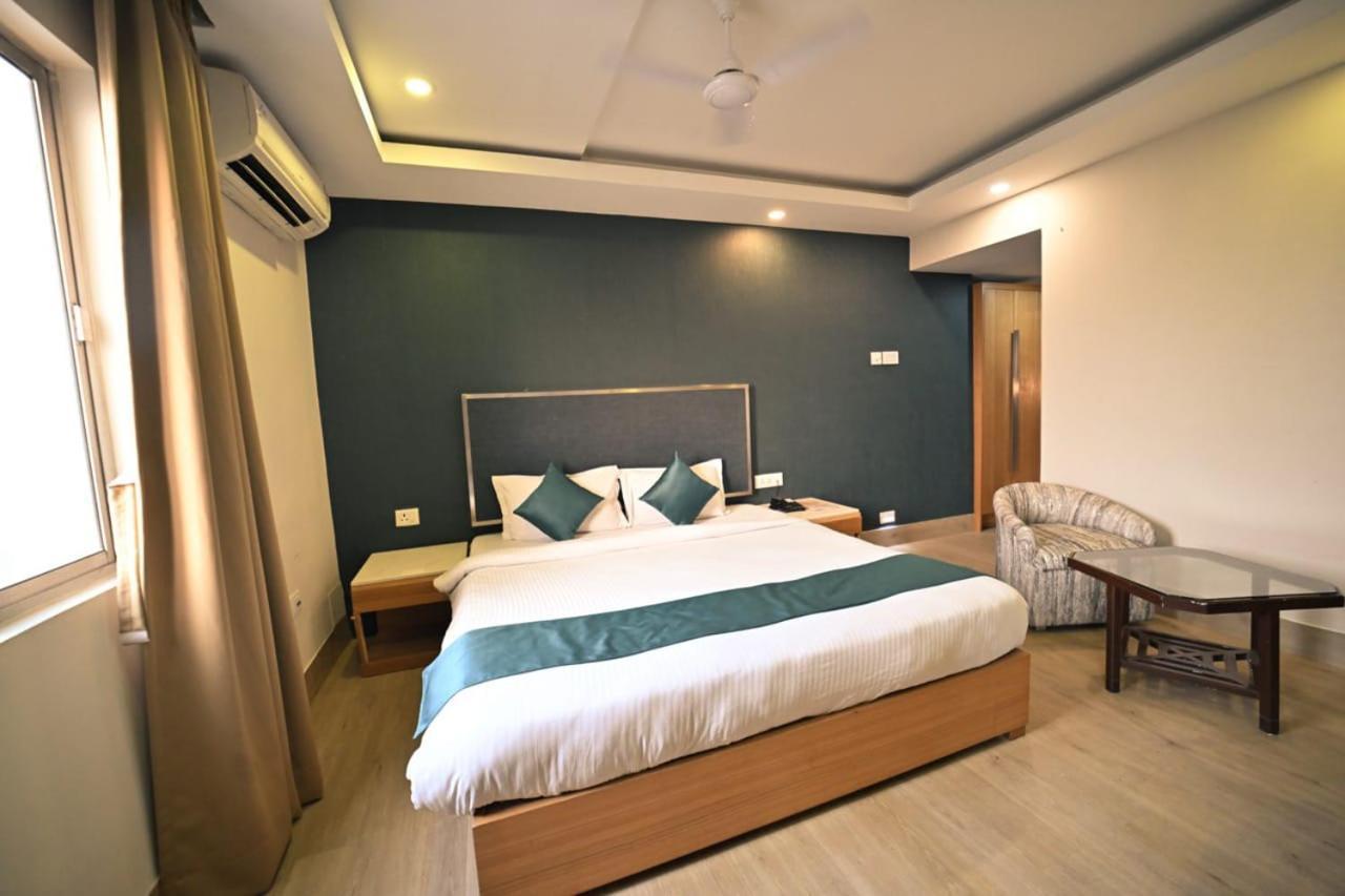Hotel Prag Continental Guwahati Exterior foto