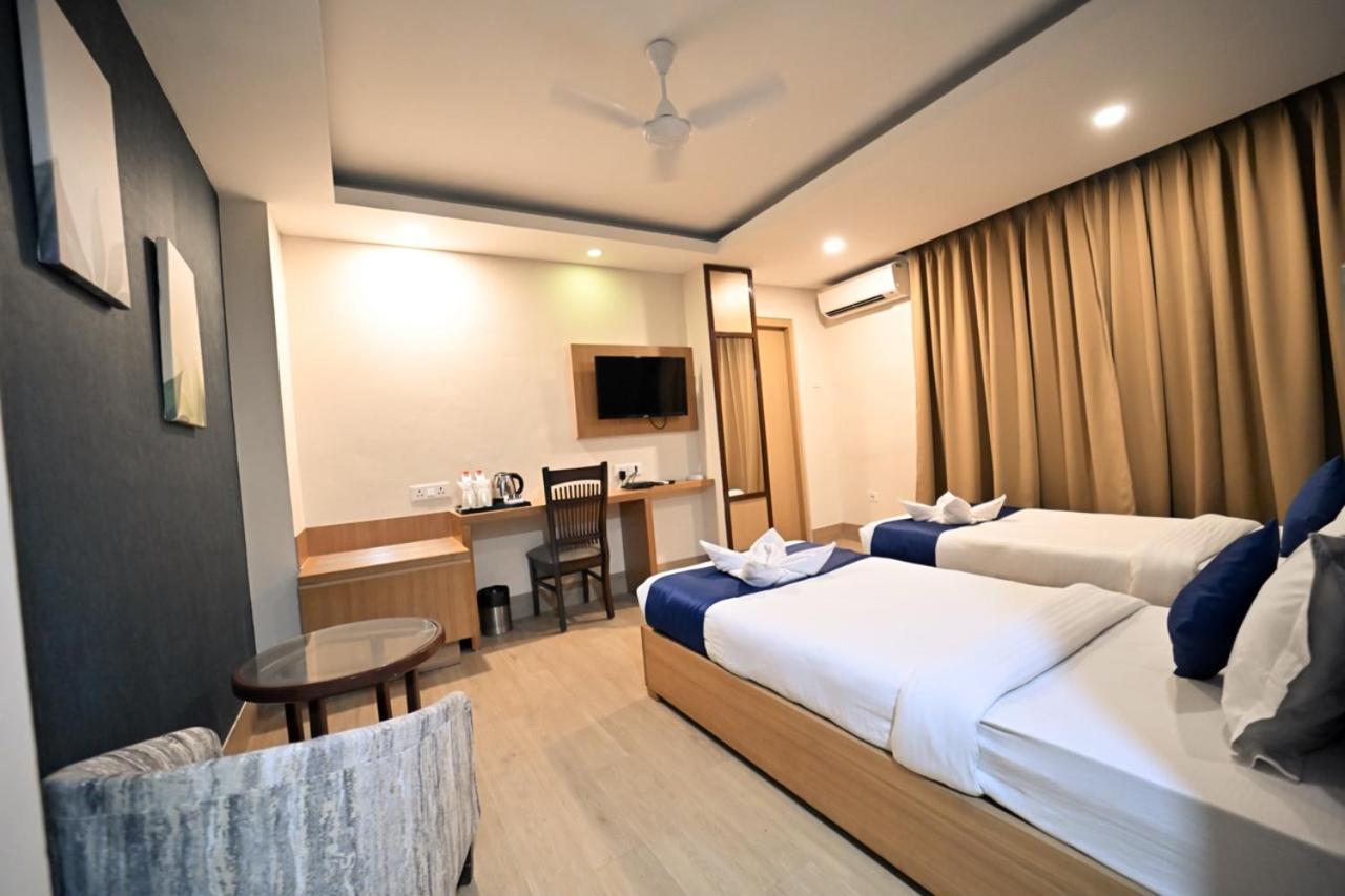 Hotel Prag Continental Guwahati Exterior foto