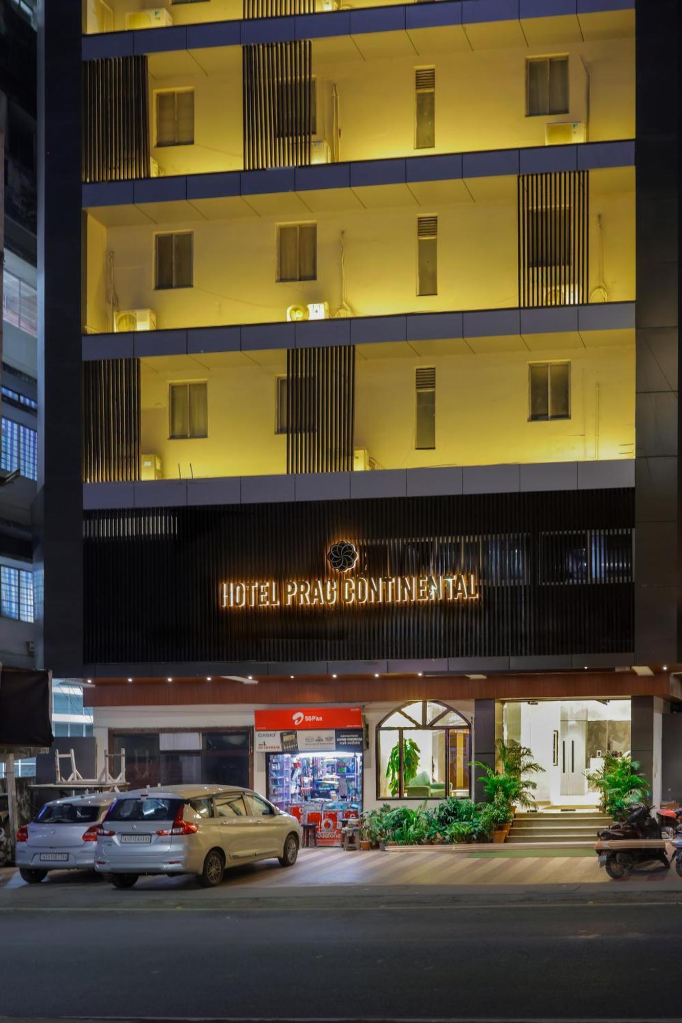 Hotel Prag Continental Guwahati Exterior foto